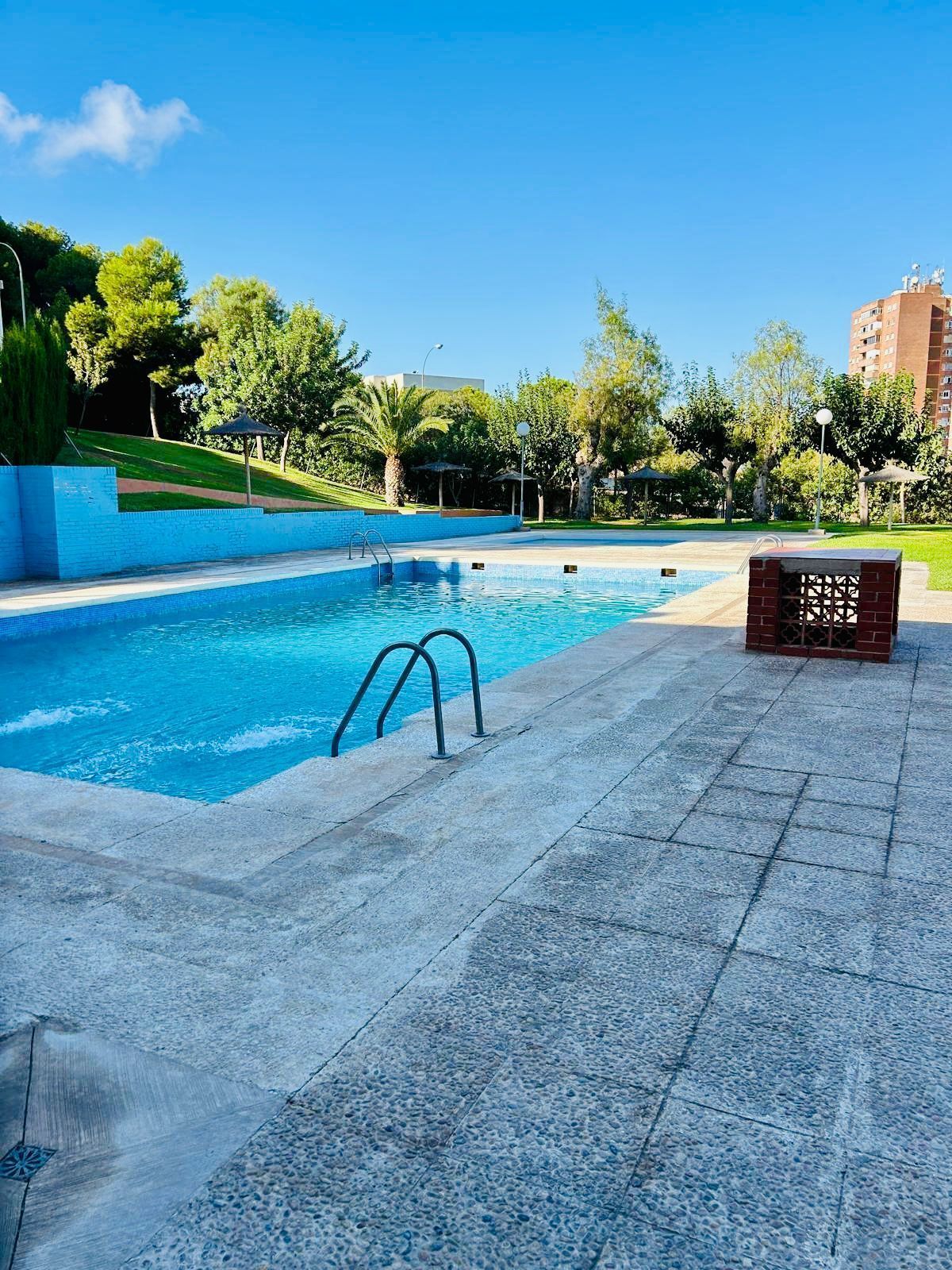 Piscina de Piso en venta en Alicante / Alacant con Aire acondicionado, Amueblado y Piscina comunitaria