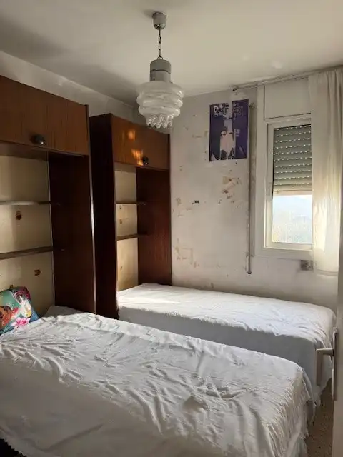 Schlafzimmer von Wohnung zum Verkauf in Barcelona mit Klimaanlage und Balkon