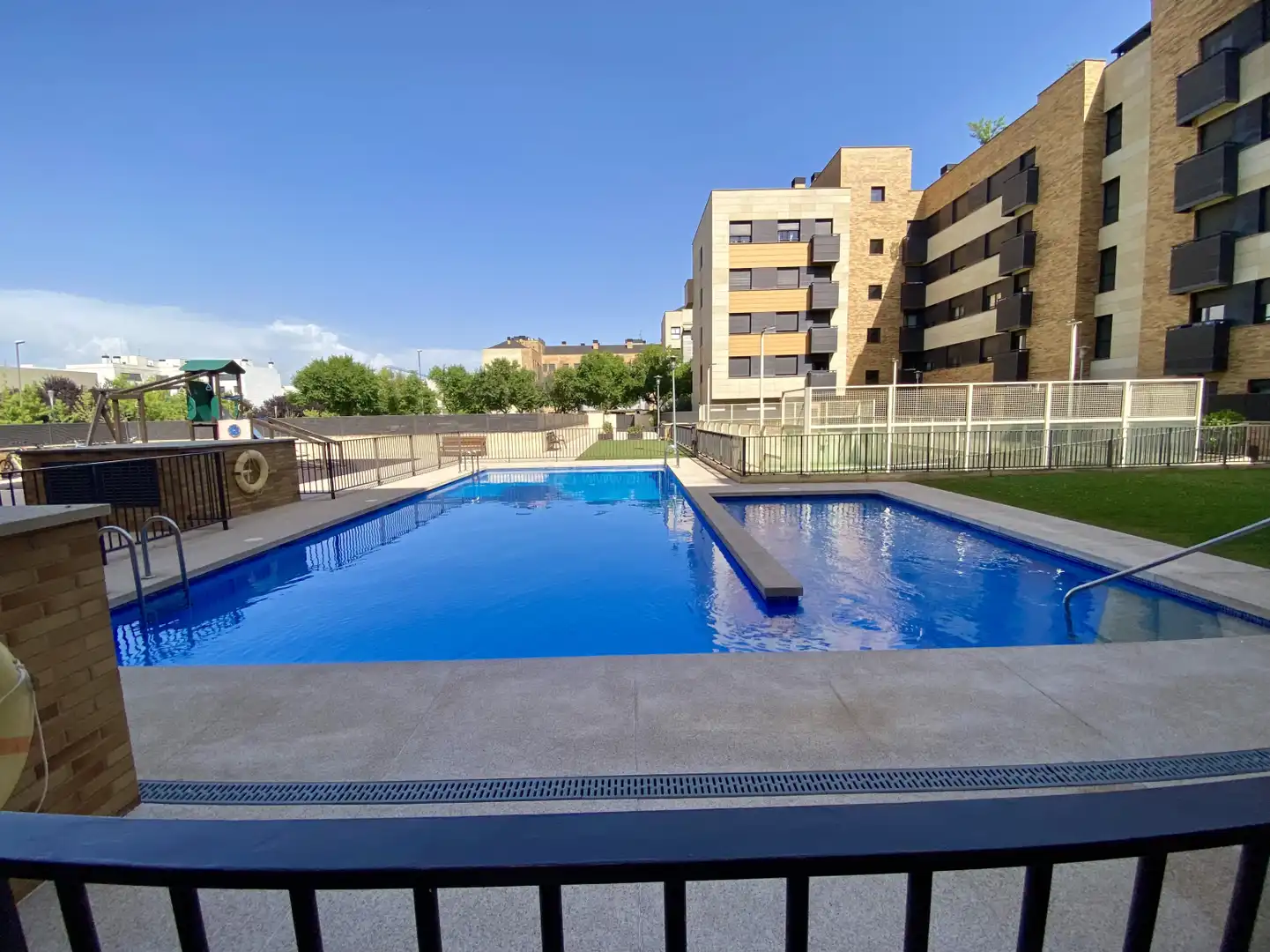 Swimming pool of Flat for rent in  Logroño  with Air Conditioner, Heating and Private garden