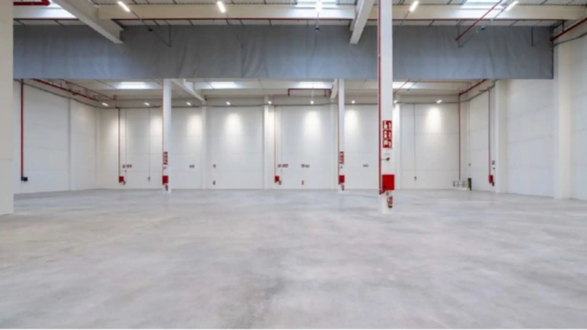 Nave industrial de alquiler en L'Hospitalet de Llobregat con Calefacción y Alarma