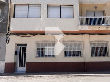 Maison mitoyenne avec balcon à vendre à Carrer del Convent