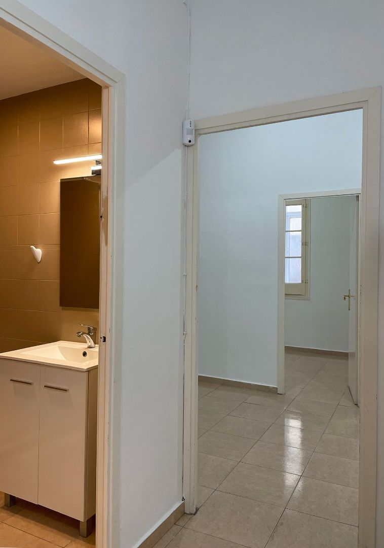 Flat for sale in  Barcelona Capital  with Oven and Balcony
