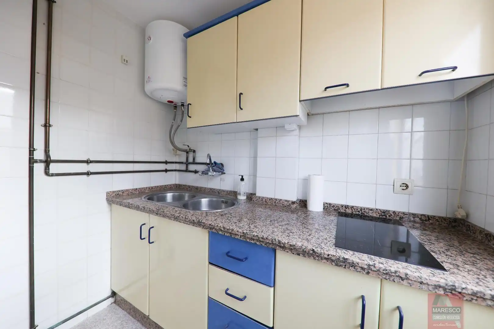 Kitchen of Flat for sale in Fuengirola  with Air Conditioner, Terrace and Balcony