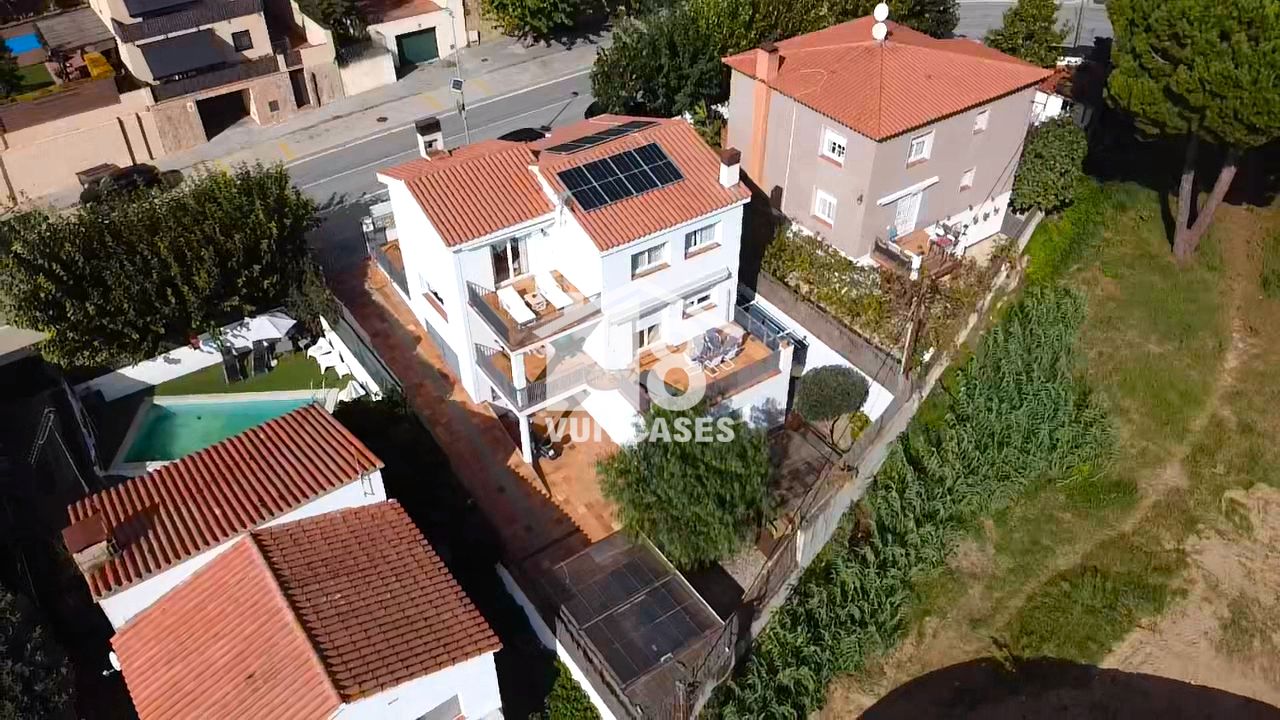 Vista exterior de Casa o xalet en venda en Sant Vicenç de Montalt amb Calefacció, Jardí privat i Terrassa