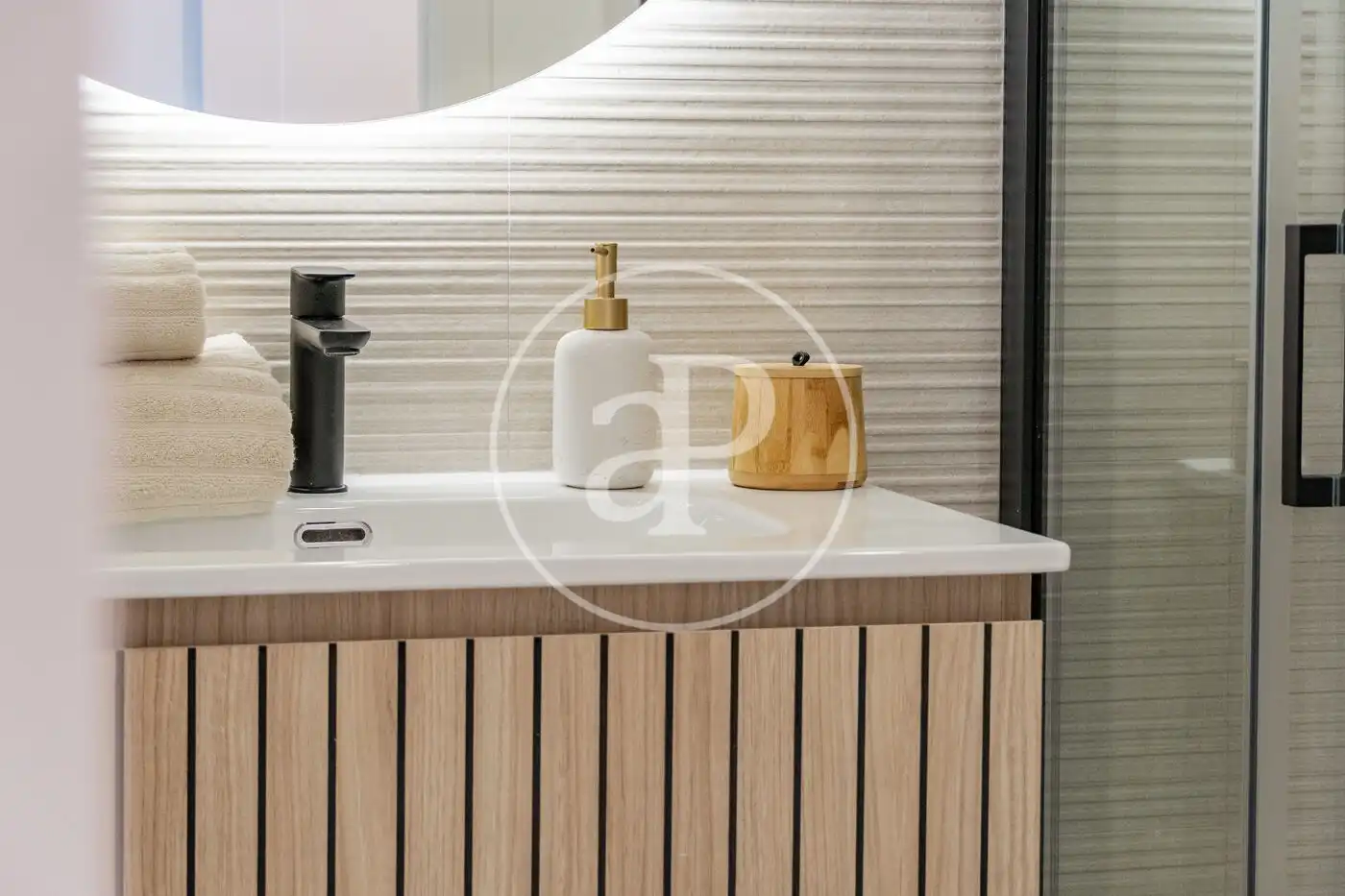 Bathroom of Flat for sale in Madrid  with Air Conditioner, Heating and Terrace