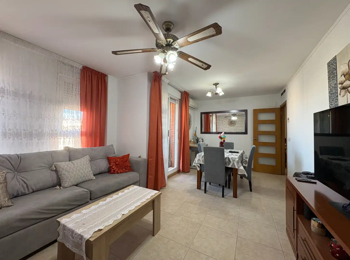 Sala de estar de Piso en venta en Castellón de la Plana / Castelló de la Plana con Aire acondicionado, Calefacción y Horno