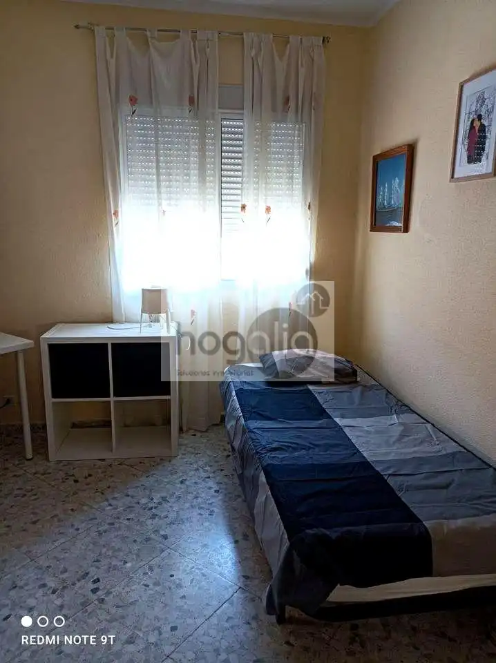 Habitación de Piso de alquiler en Sevilla con Aire acondicionado y Amueblado