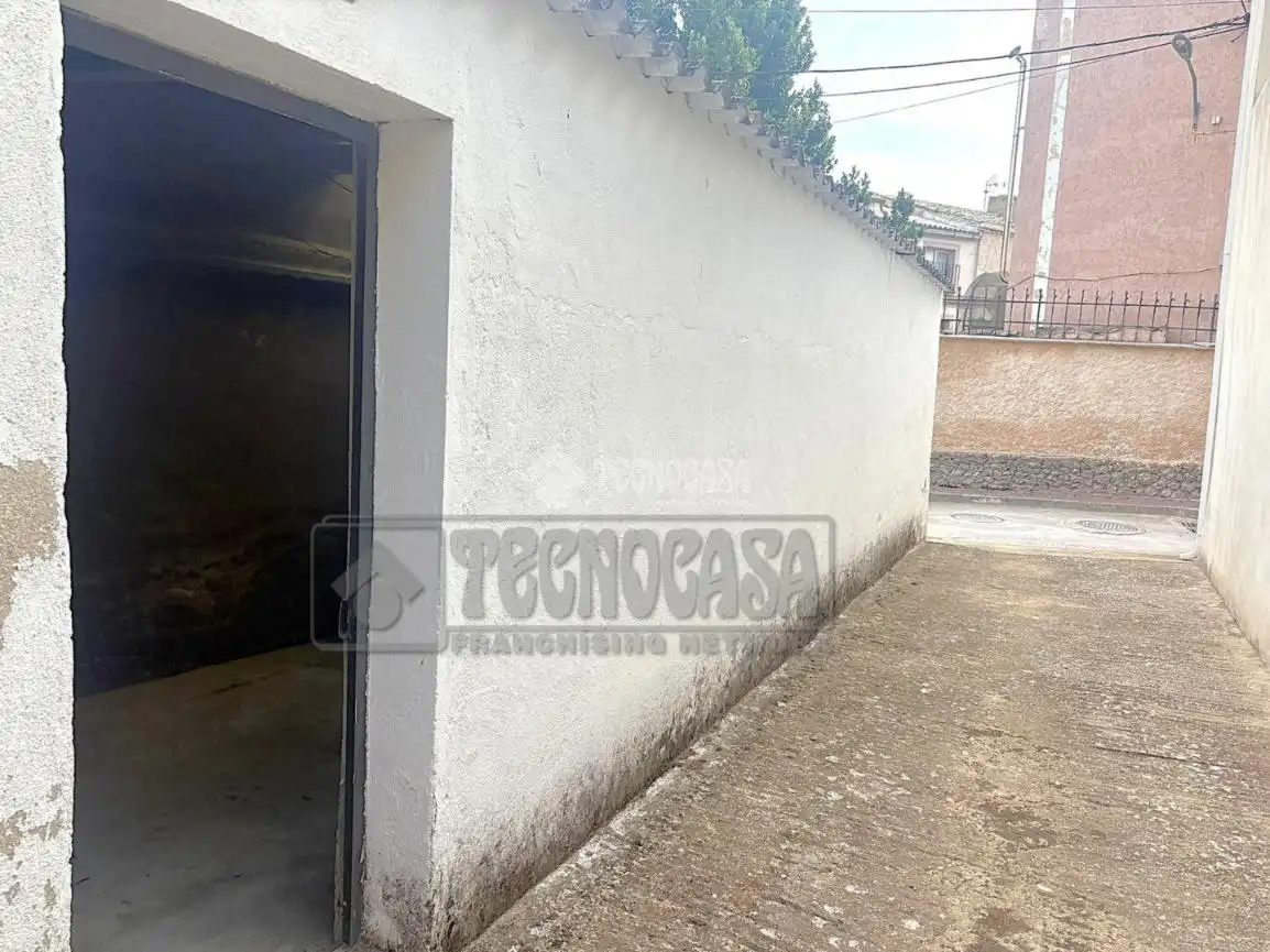 Vista exterior de Casa adosada en venda en Altarejos amb Calefacció i Balcó