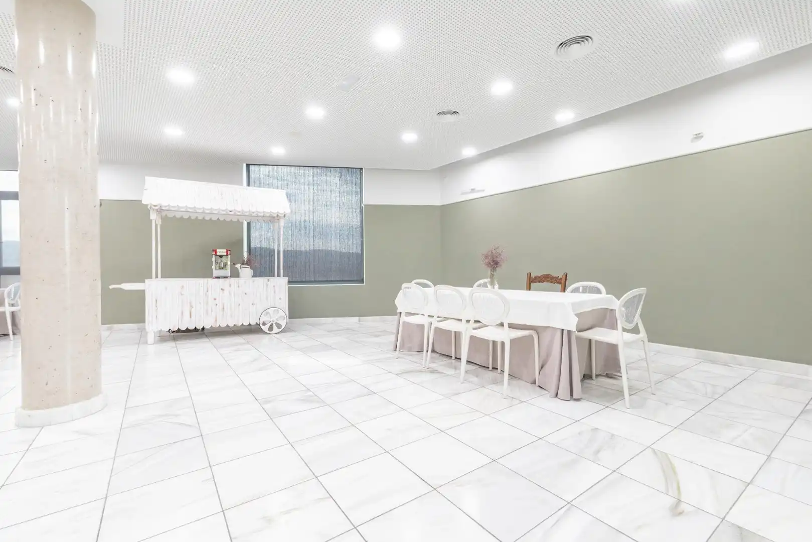 Edificio en venta en Avenida Juan Carlos I, Campos del Río