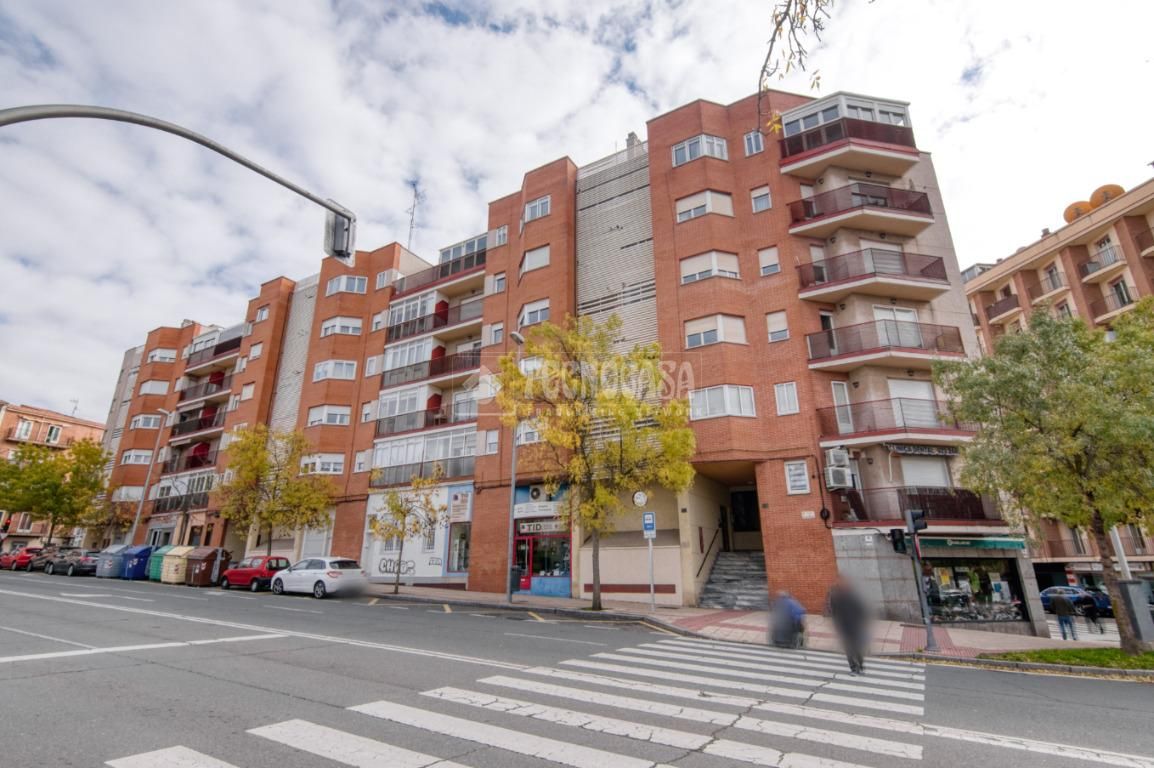 Vista exterior de Pis en venda en Salamanca Capital amb Calefacció