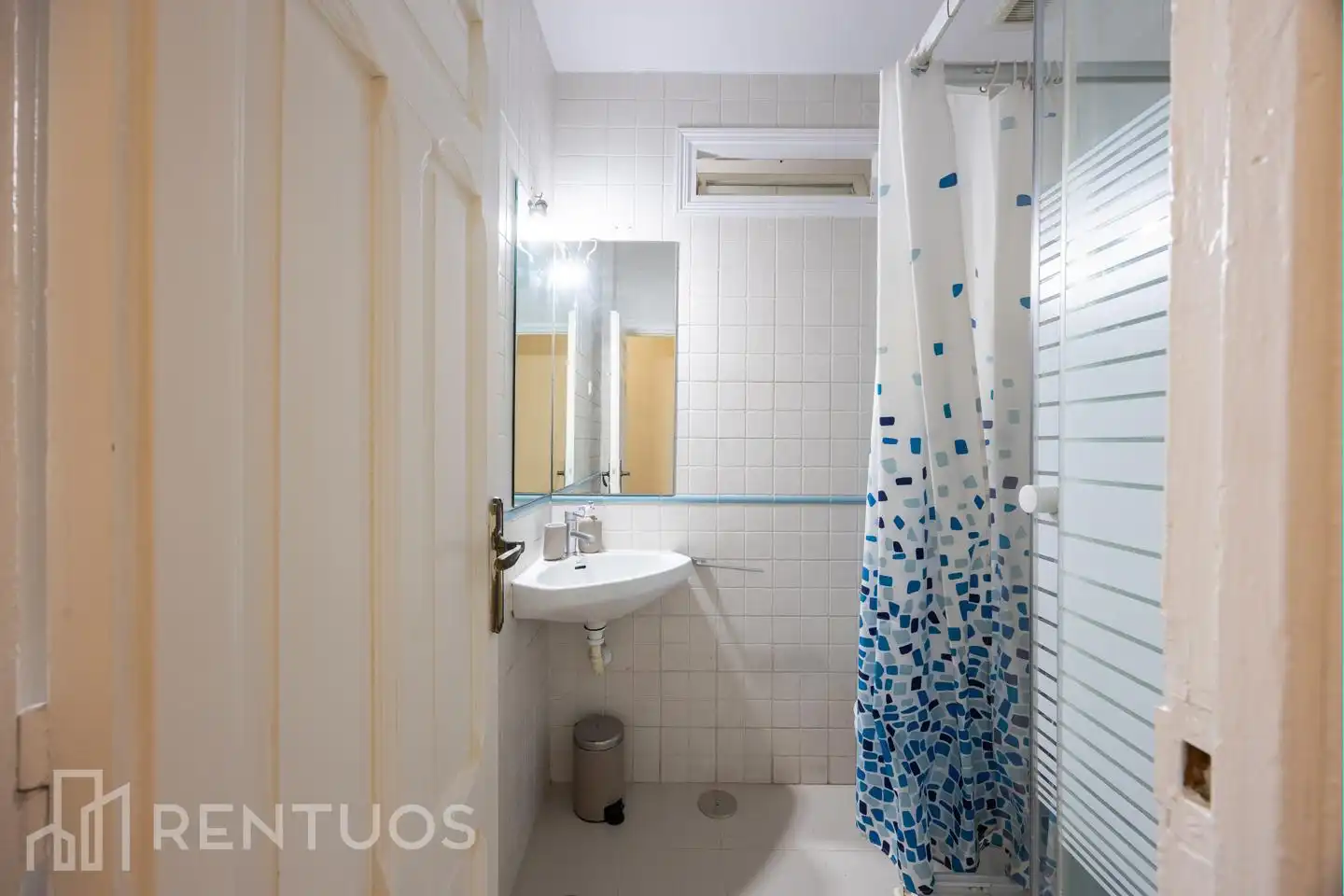 Badezimmer von Erdgeschoss zur Miete in Madrid mit Heizung, Parkett und Möbliert
