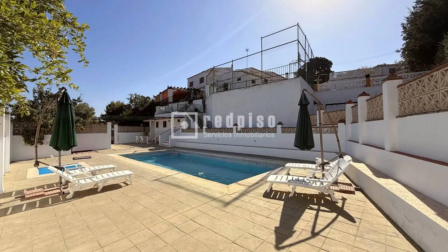 Schwimmbecken von Haus oder Chalet zum Verkauf in Casabermeja mit Privatgarten, Terrasse und Abstellraum