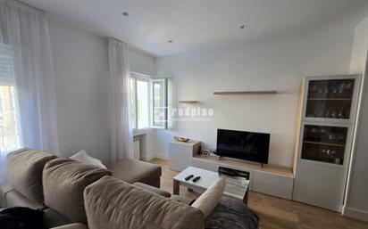 Living room of Flat for sale in  Madrid Capital  with Heating and Furnished