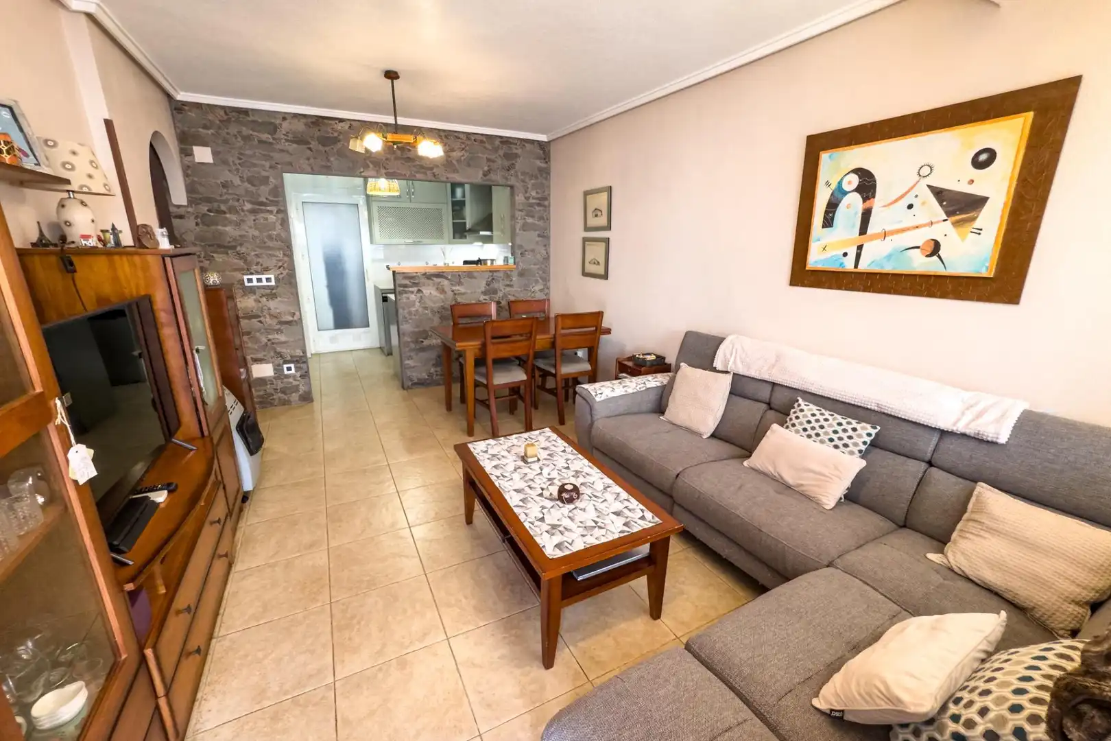 Sala d'estar de Casa adosada en venda en Torrevieja amb Aire condicionat, Jardí privat i Terrassa