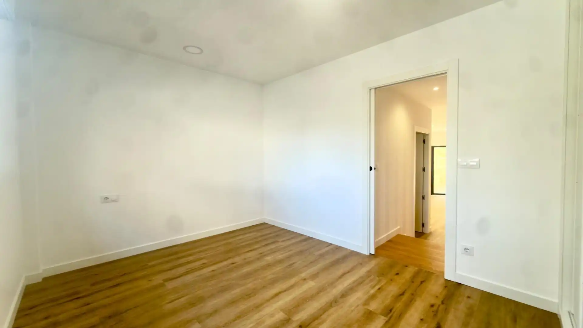 Planta baja en venta en Ourense Capital  con Calefacción, Jardín privado y Terraza