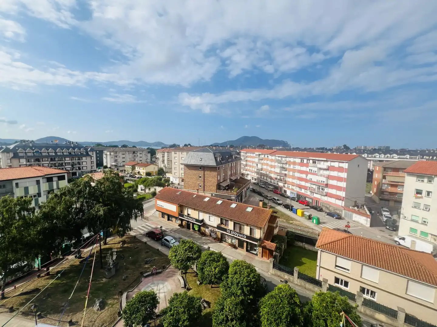 Außenansicht von Wohnung zum Verkauf in Colindres mit Heizung, Terrasse und Abstellraum