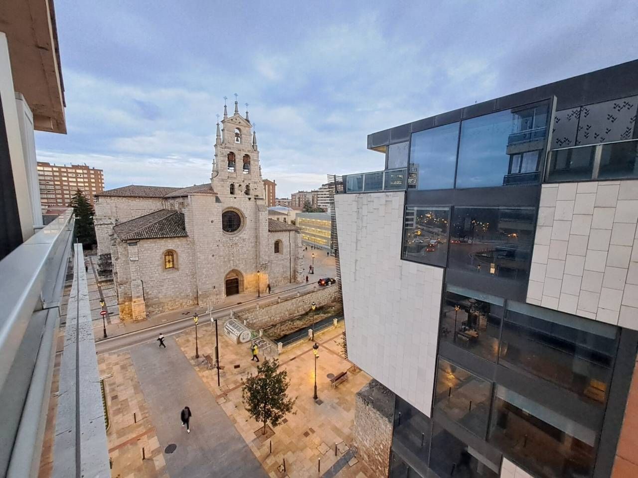 Außenansicht von Wohnung zum Verkauf in Burgos Capital mit Heizung, Terrasse und Alarm