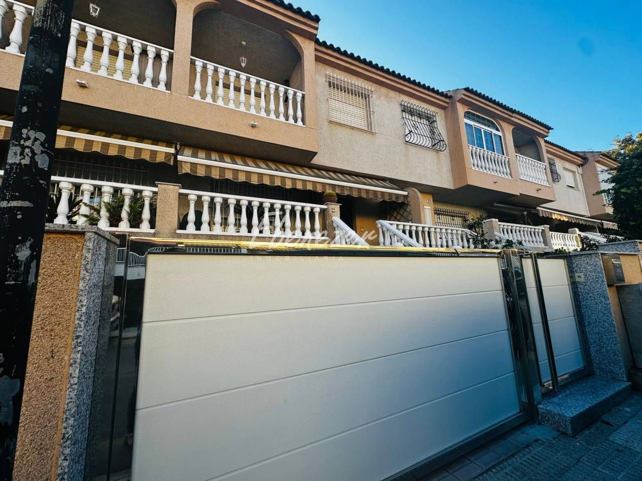 Vista exterior de Casa o xalet en venda en Cartagena amb Jardí privat i Terrassa