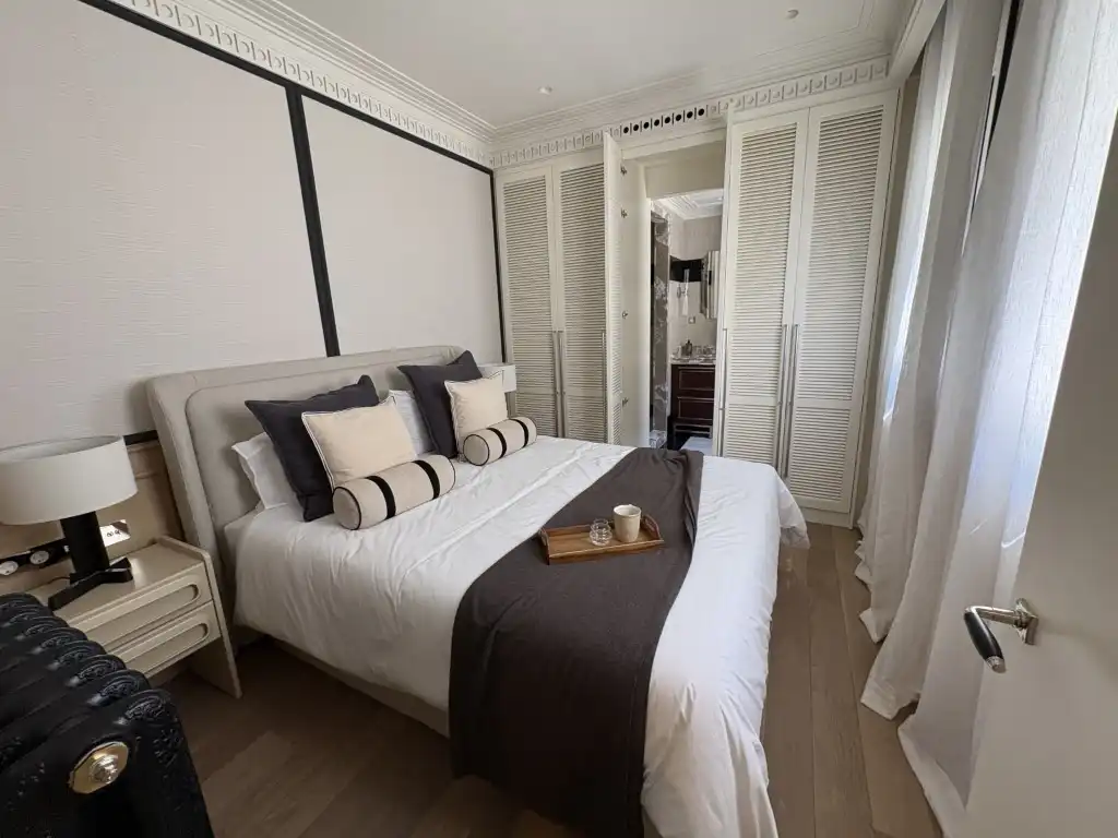 Habitación de Piso en venta en Madrid con Balcón