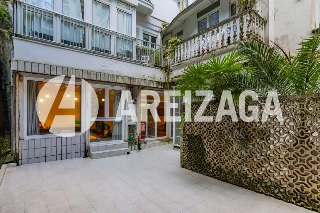 Jardín de Piso en venta en Donostia - San Sebastián  con Calefacción, Terraza y Balcón