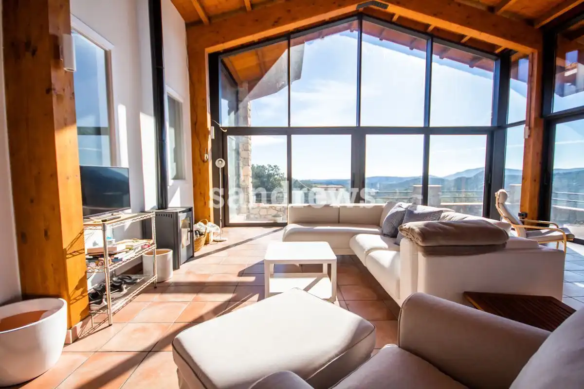 Wohnzimmer von Country house zum Verkauf in Darnius mit Klimaanlage, Heizung und Privatgarten