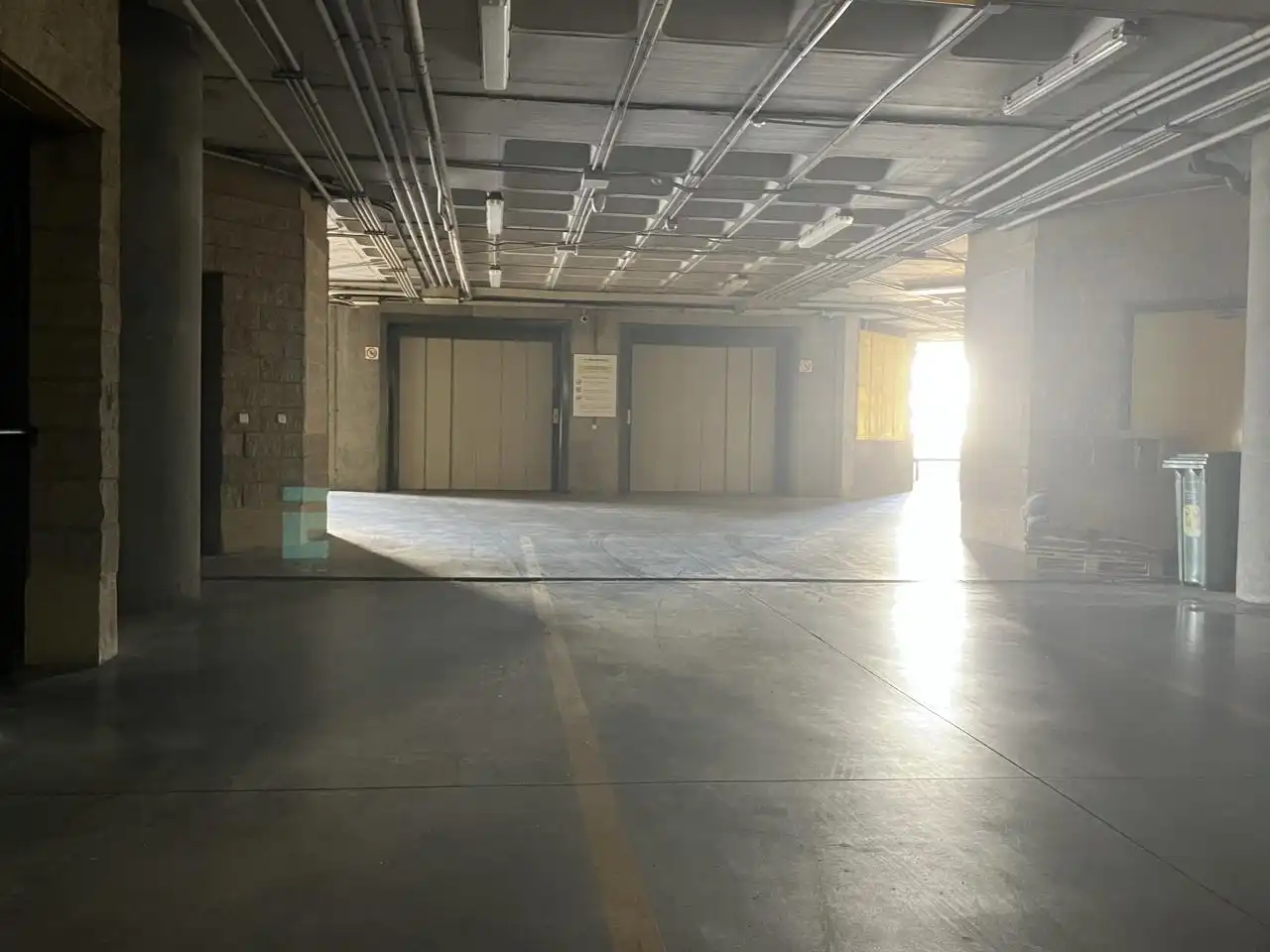 Parking de Nave industrial en venta en Madrid