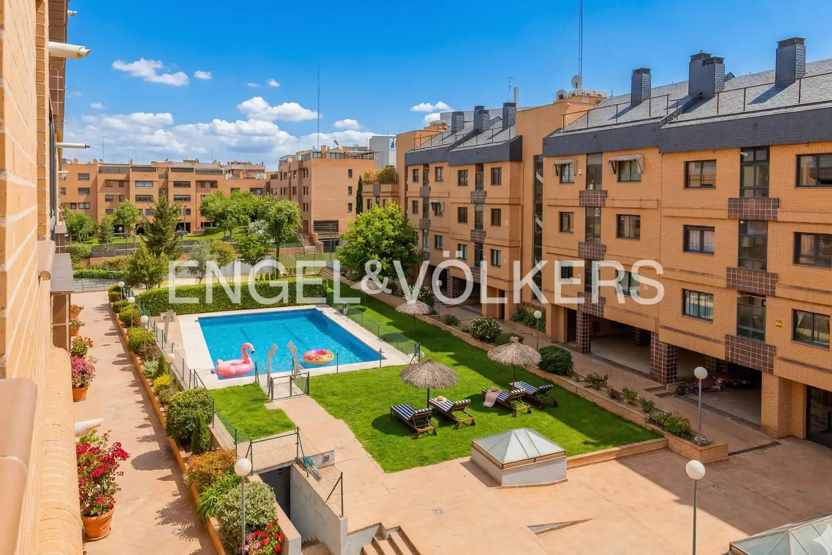 Vista exterior de Piso en venta en La Moraleja con Aire acondicionado, Calefacción y Terraza