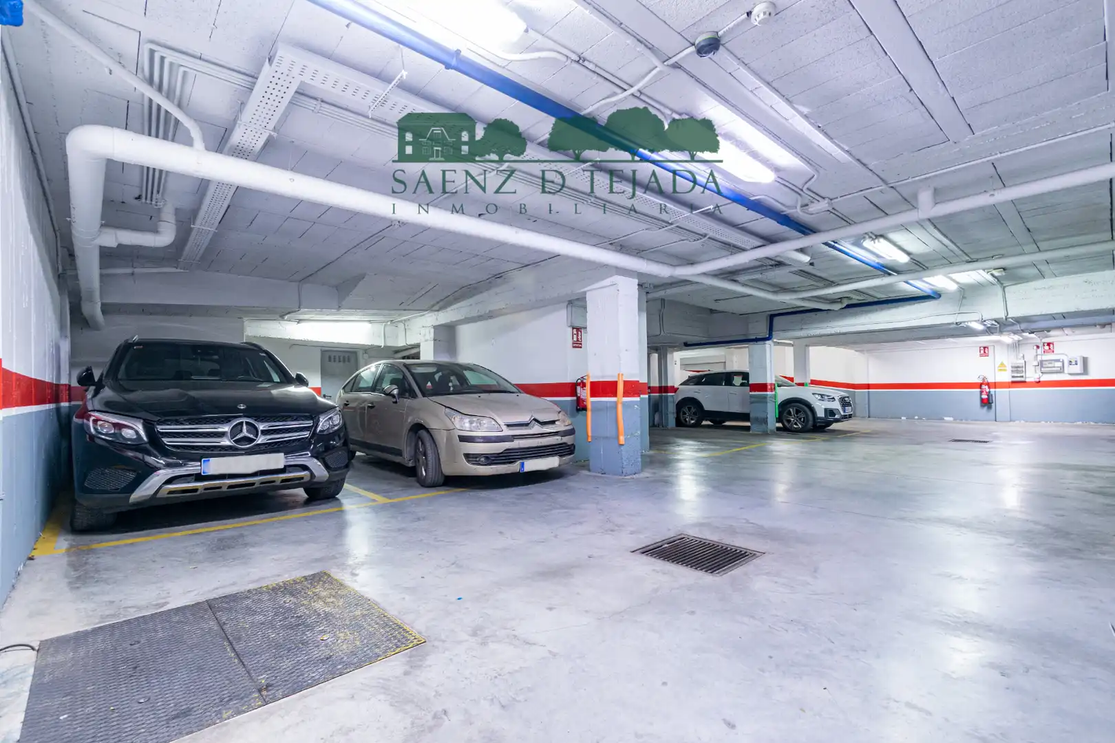 Parking of Flat for rent in Sevilla  with Air Conditioner, Storage room and Oven