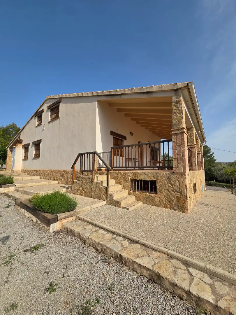 Casa rustica con giardino in vendita a Avenida Luis de los Reyes