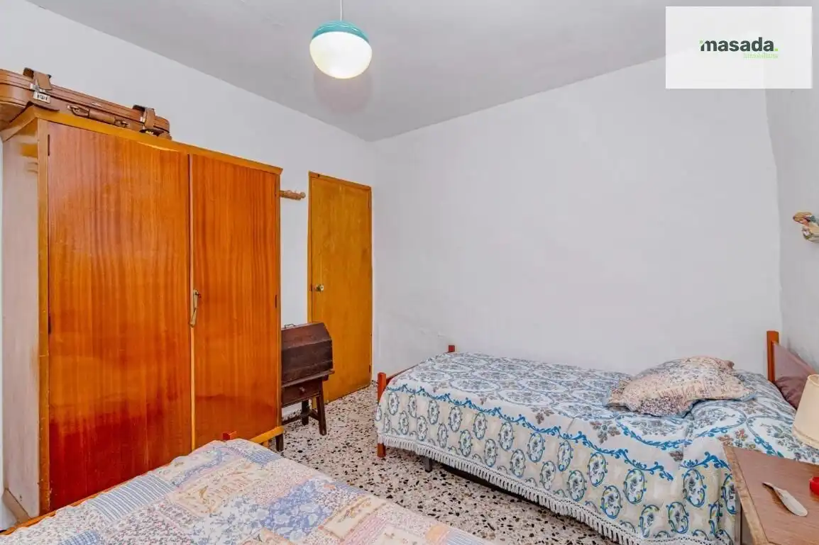 Habitación de Casa adosada en venta en Montefrío