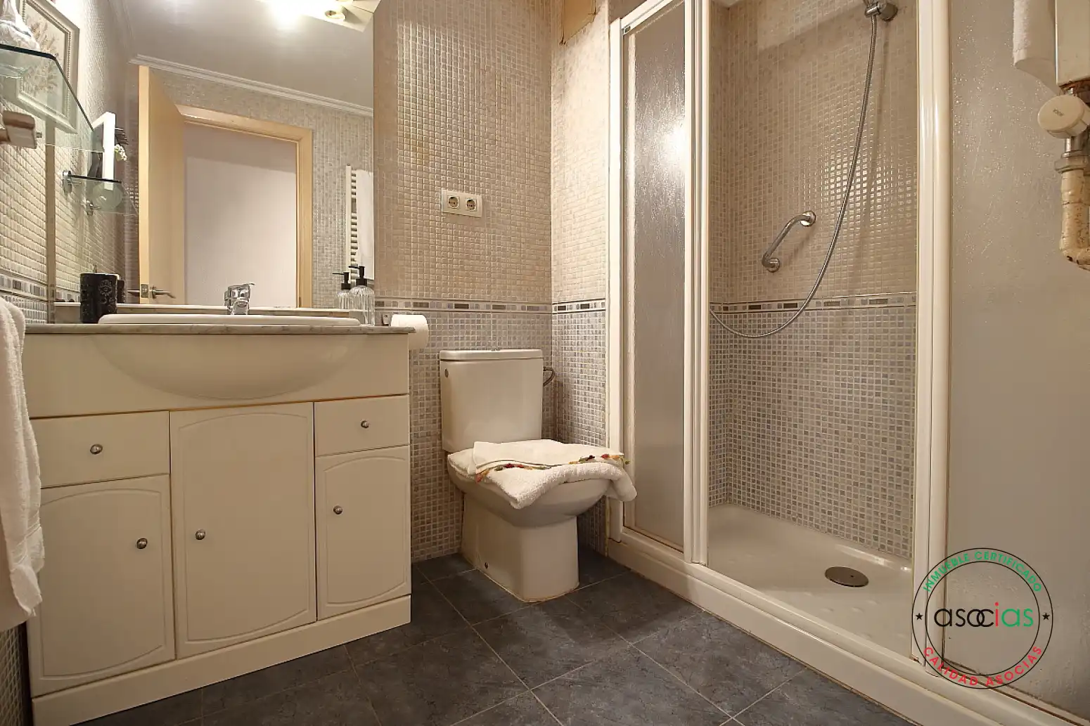 Bathroom of Flat for sale in Este