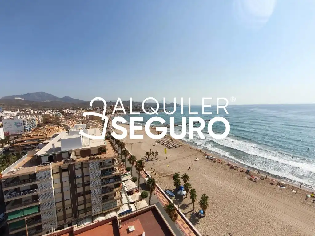 Ático de alquiler en El Campello con Terraza y Amueblado
