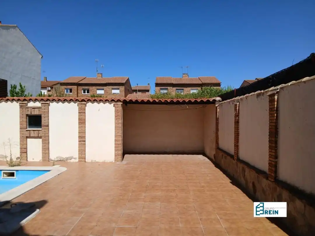Jardí de Casa adosada en venda en Esquivias amb Calefacció, Terrassa i Piscina