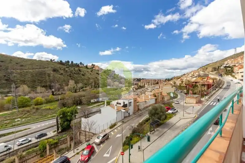 Vista exterior de Àtic en venda en Granada