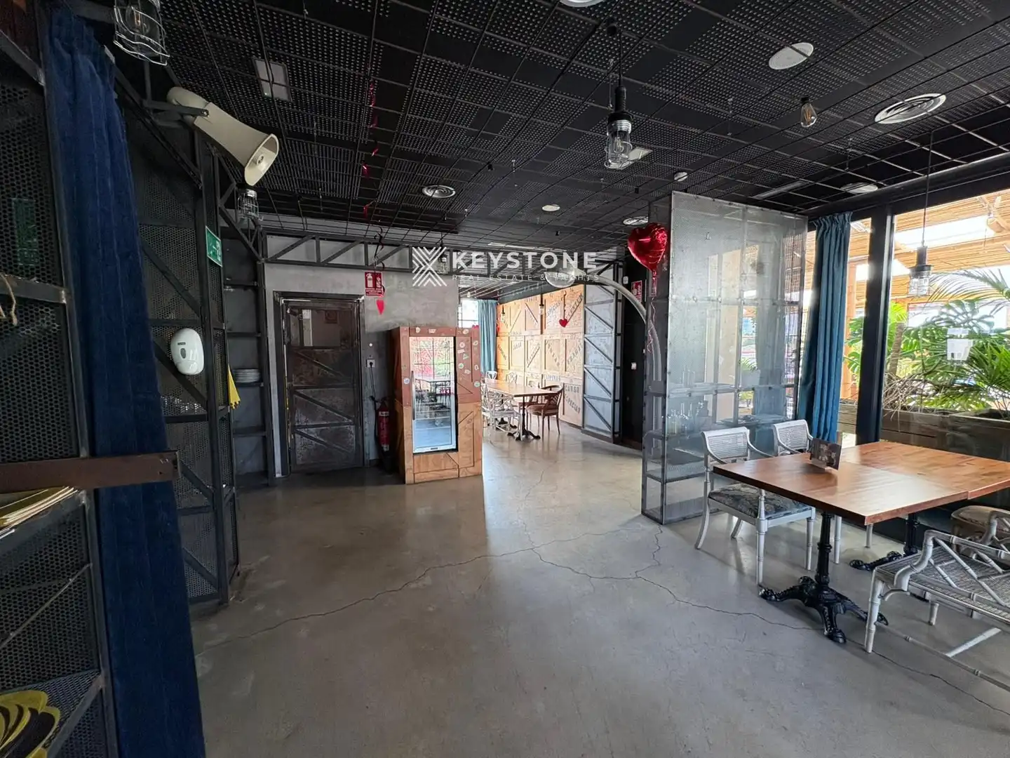 Commercial properties for sale in Alicante / Alacant  with Air Conditioner, Terrace and Furnished