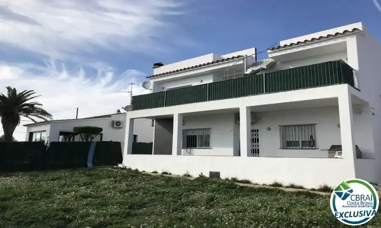 Vista exterior de Casa o xalet en venda en Roses amb Aire condicionat, Calefacció i Jardí privat