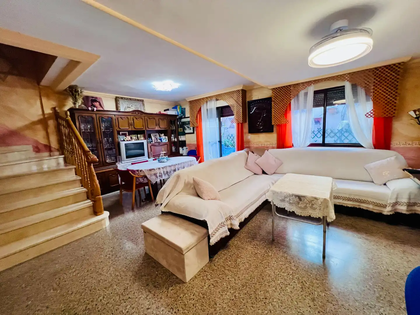Sala d'estar de Casa adosada en venda en Petrer amb Calefacció