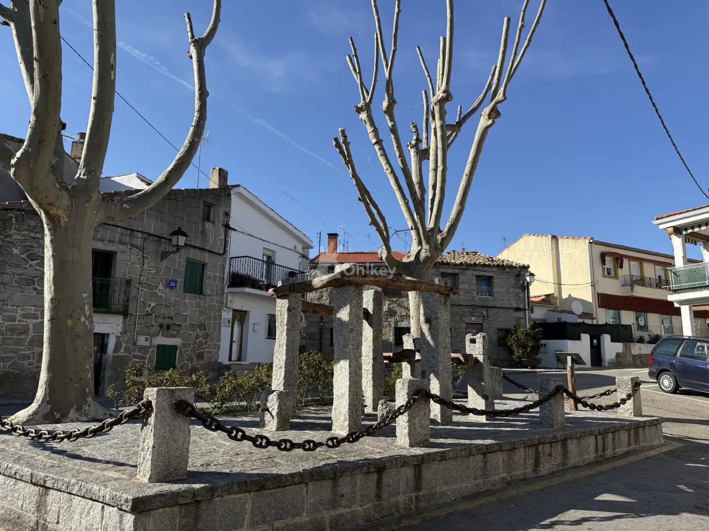 Außenansicht von Wohnung zum Verkauf in Fresnedillas de la Oliva mit Klimaanlage, Heizung und Privatgarten