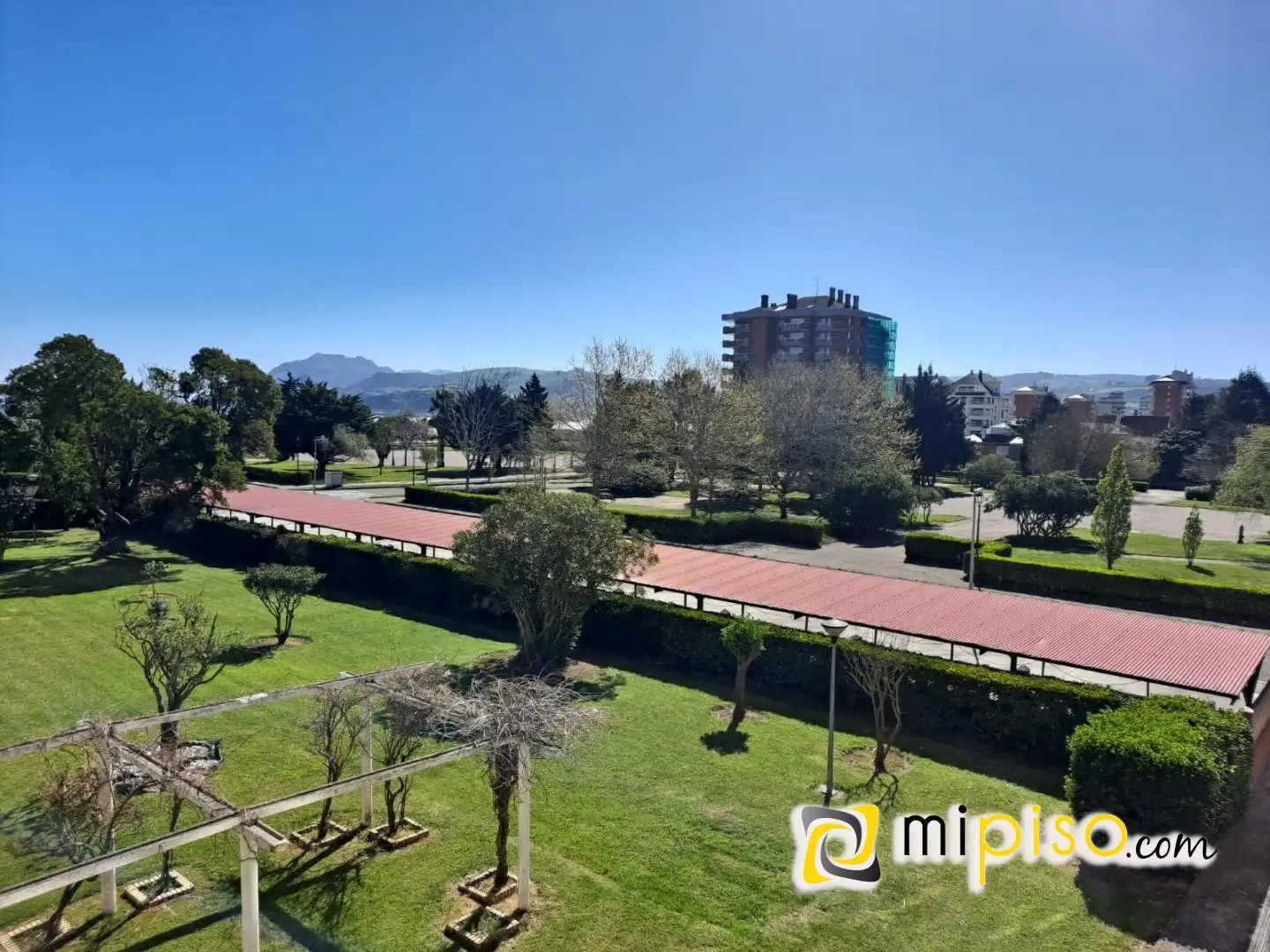 Vista exterior de Pis de lloguer en Laredo amb Moblat