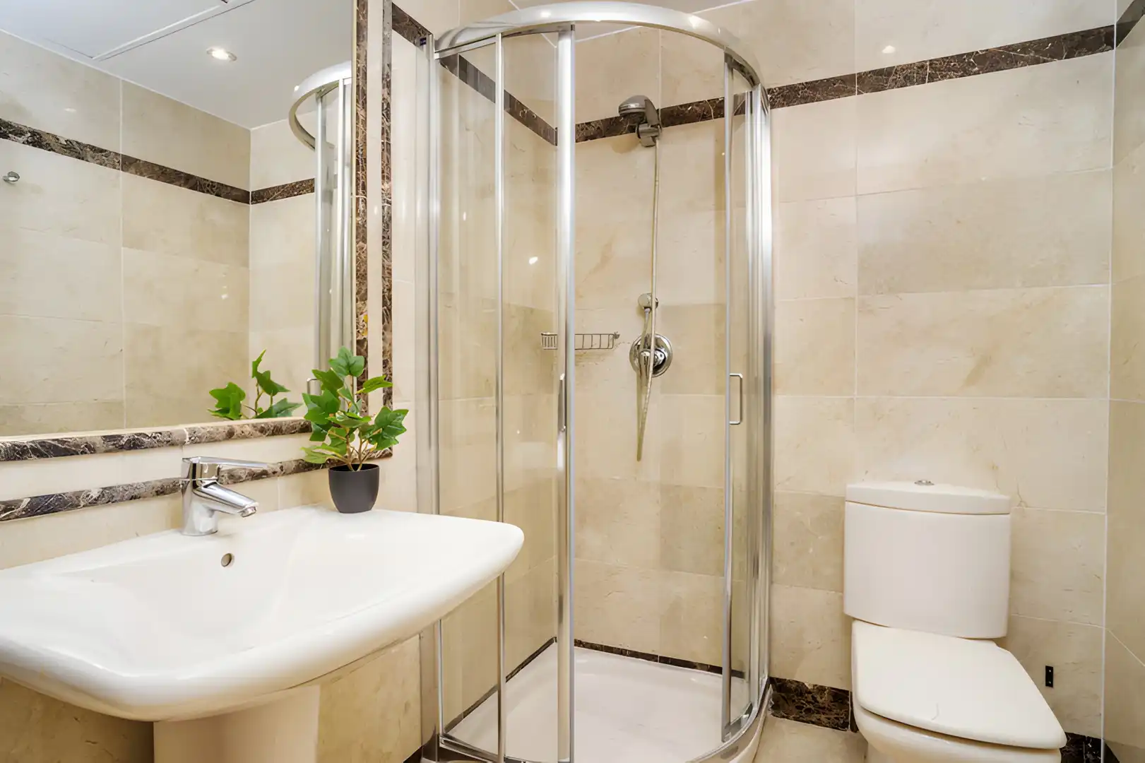 Baño de Apartamento en venta en Marbella con Aire acondicionado, Terraza y Piscina