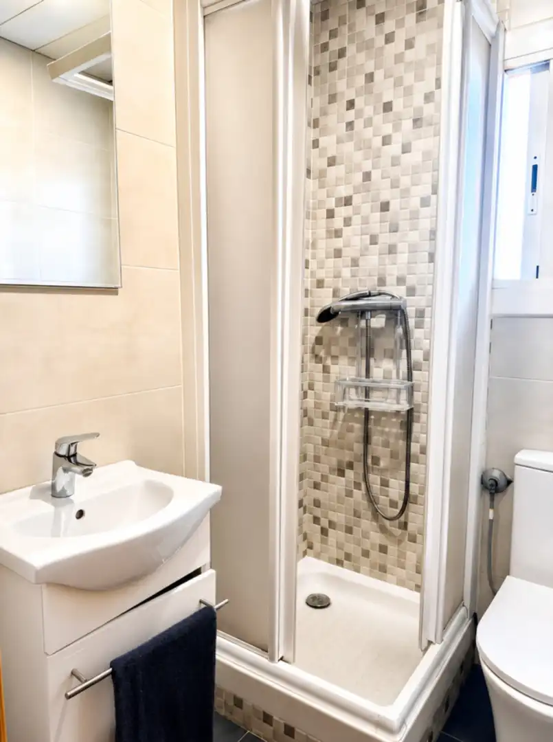 Bathroom of Attic for sale in Barcelona  with Air Conditioner, Terrace and Oven