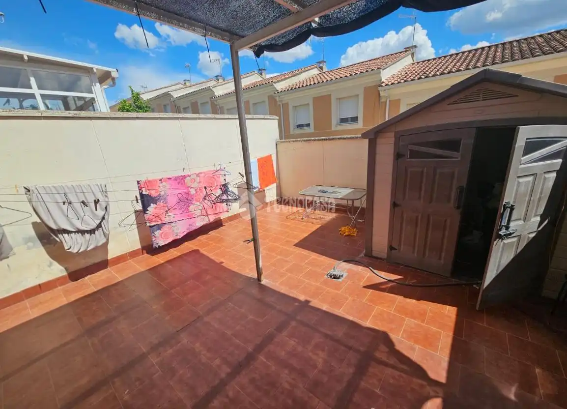 Terrasse von Einfamilien-Reihenhaus zum Verkauf in Calera y Chozas mit Klimaanlage und Heizung