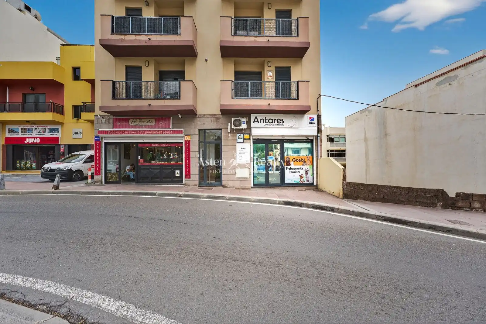Commercial properties for sale in Arona  with Air Conditioner, Furnished and Internet