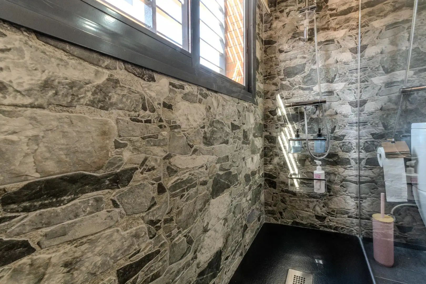 Baño de Planta baja en venta en Sabadell con Aire acondicionado, Calefacción y Jardín privado