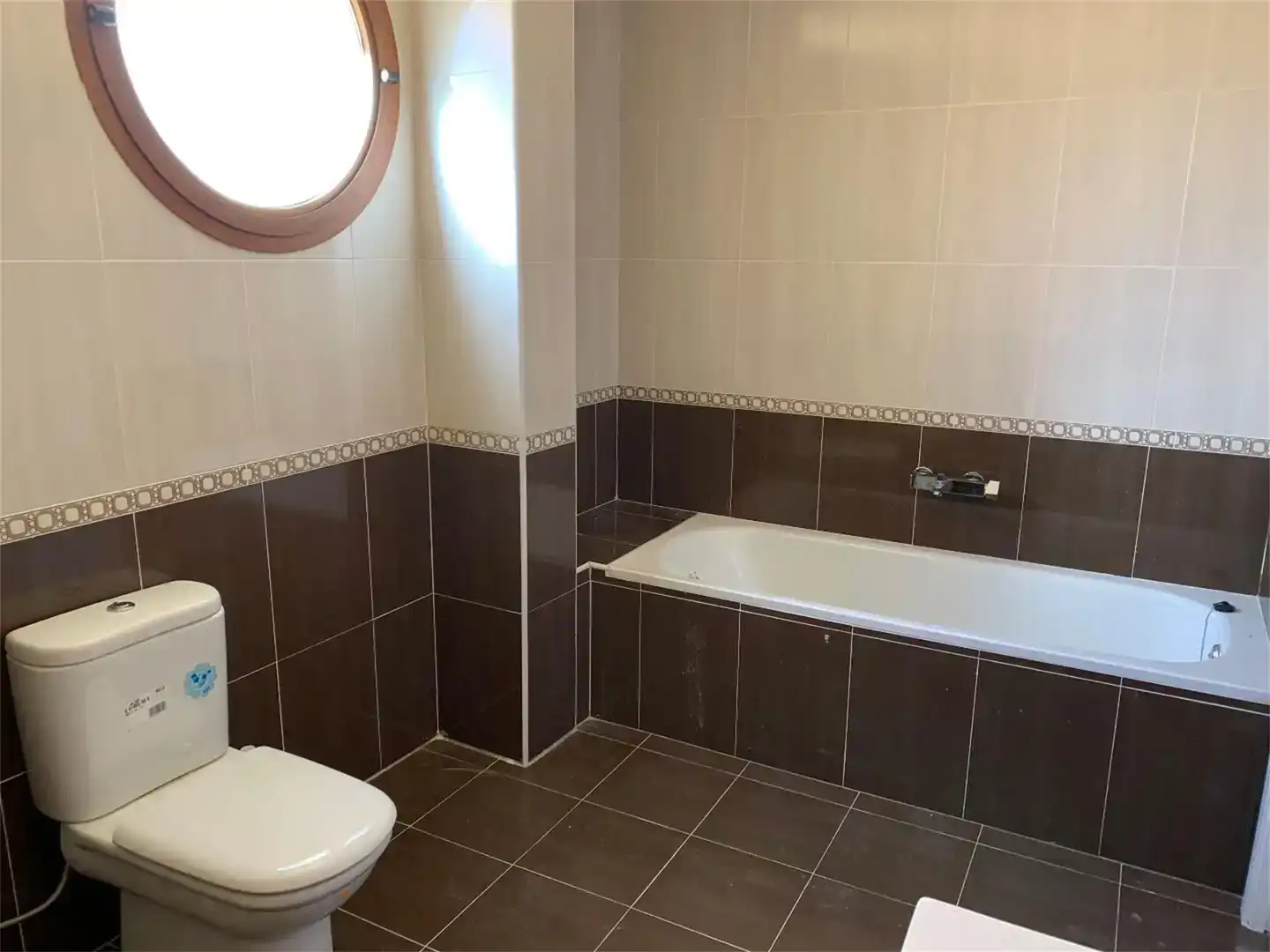 Badezimmer von Wohnung zum Verkauf in Gaibiel mit Klimaanlage und Balkon