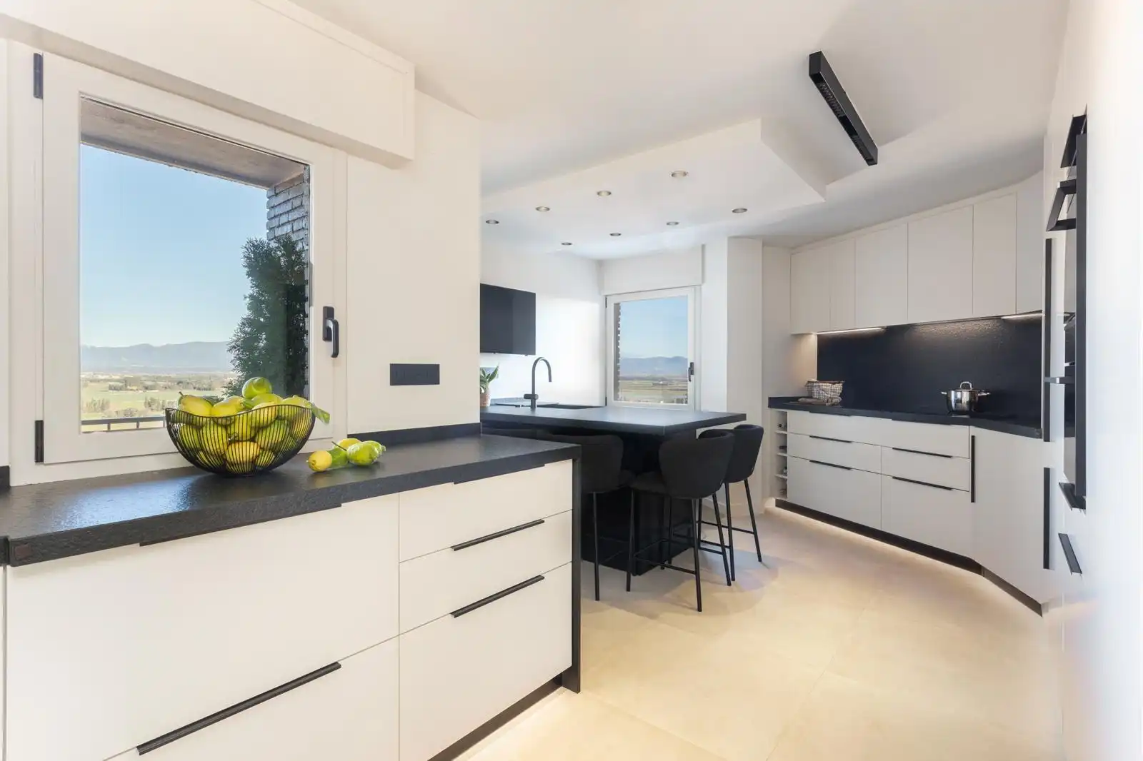 Cocina de Ático en venta en Figueres con Terraza y Amueblado