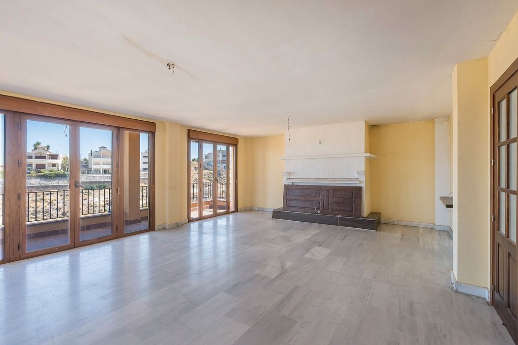 Living room of House or chalet for sale in La Zubia  with Storage room and Community pool