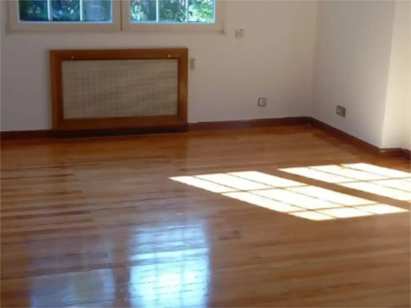 Schlafzimmer von Wohnung zur Miete in Madrid mit Klimaanlage, Privatgarten und Parkett