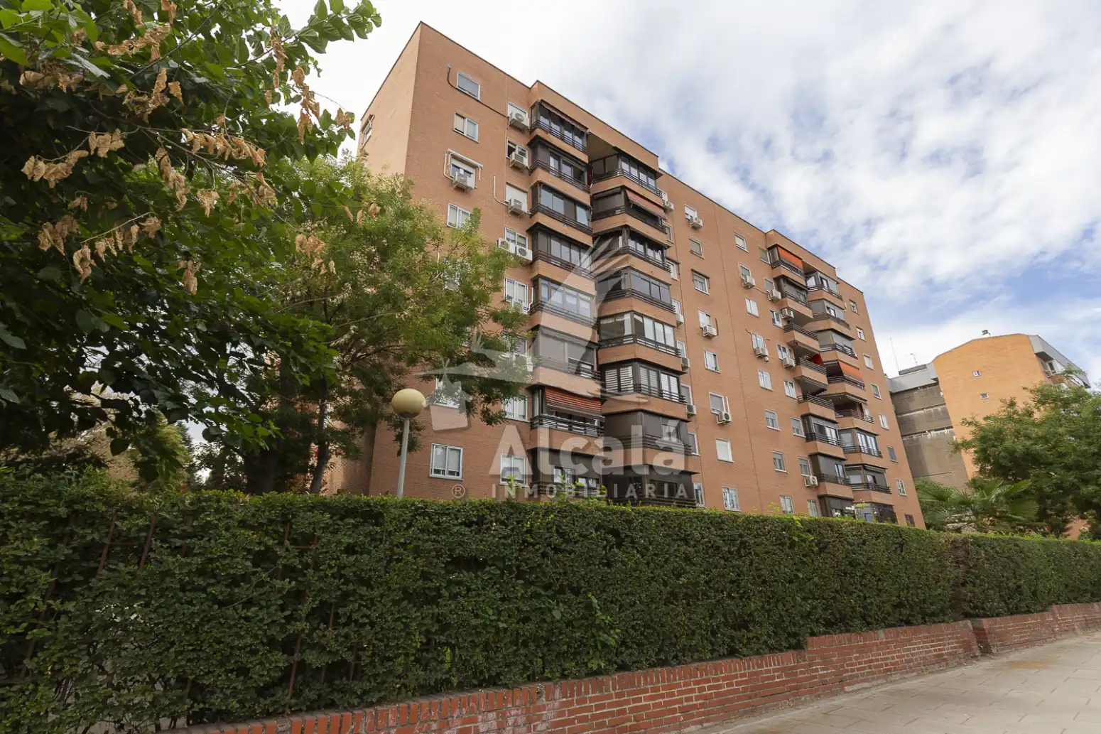 Vista exterior de Piso en venta en Coslada con Aire acondicionado, Calefacción y Jardín privado