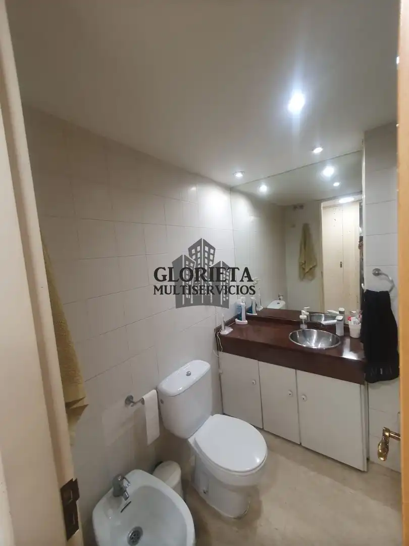 Baño de Piso en venta en Vigo  con Calefacción, Trastero y Amueblado